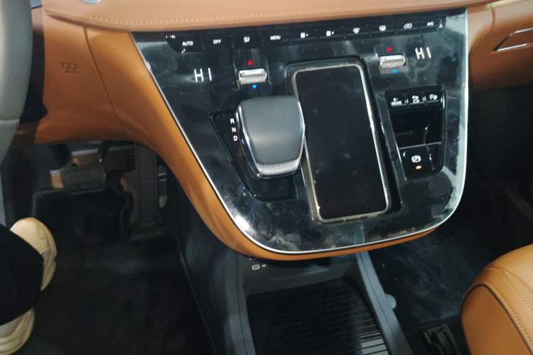 Used Hongqi HQ9 PHEV 2024 2.0T Four-Wheel Drive Luxury Edition
