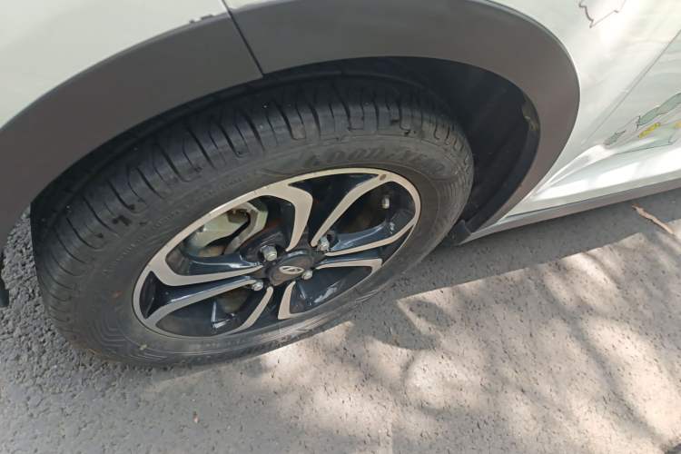 Used Chery New Energy Little Ant 2021 200 000 Yuan Ant Fan Edition Energized Version NMC Lithium Battery 408 km Left Front Wheel Hub