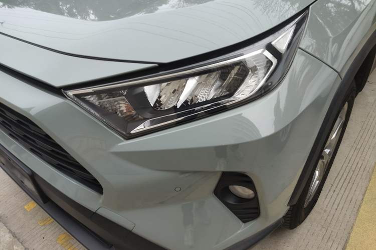 Used Toyota RAV4 2020 Dual-Engine 2.5L E-CVT Two-Wheel Drive Elite Edition Left Front Headlight