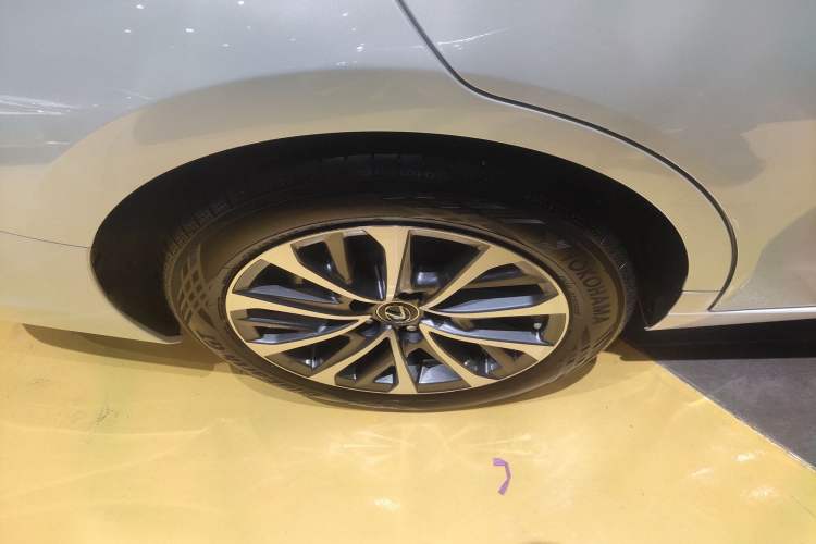 Used Lexus ES 2023 200 Excellence Edition
