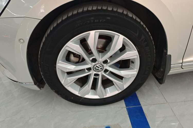 Used Volkswagen Magotan 2017 330TSI DSG Luxury Model Exterior 4