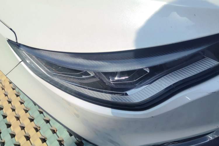 Used Zotye T700 2017 1.8T Dual-Clutch Prestige Model Right Front Headlight