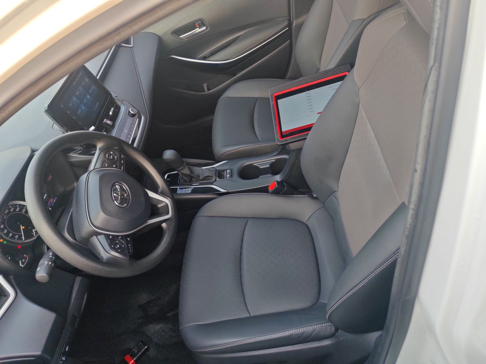 Переднее сиденье в автомобиле