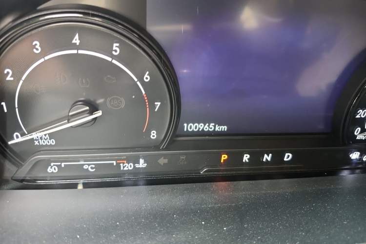 Used Lincoln Corsair 2020 2.0T Two-Wheel Drive Luxury Edition Odometer Close Up