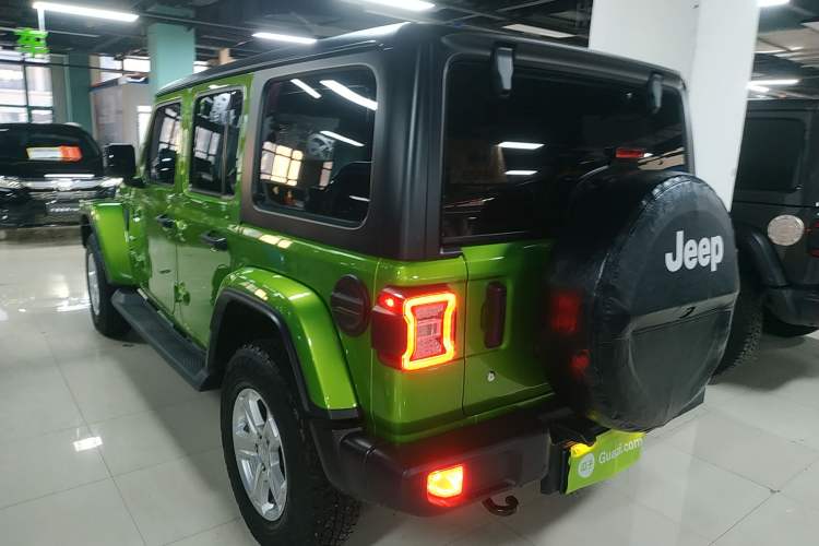 Used Jeep Wrangler 2019 2.0T Sahara Four-Door Version China VI Emission Standard