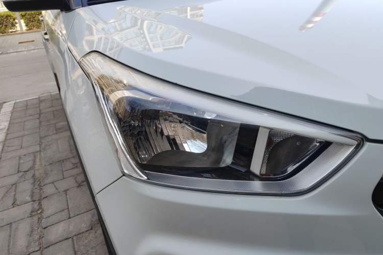 Used Hyundai ix25 2015 1.6L Automatic Two-Wheel Drive Smart GLS Trim Right Front Headlight