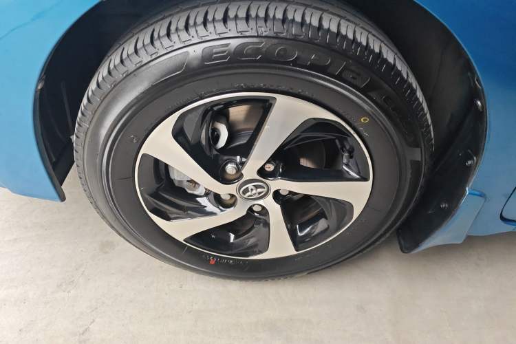 Used Toyota Levin 2017 Revised Dual-Engine 1.8H GS E-CVT Elite Sunroof Version China V Standard Left Front Wheel Hub