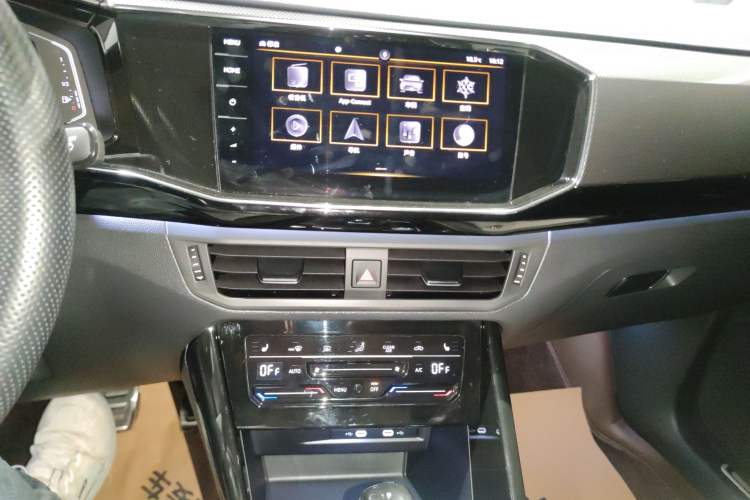 Used Volkswagen Tayron X 2020 330TSI Two-Wheel Drive Luxury Smart Connectivity Version Audio And AC Panel