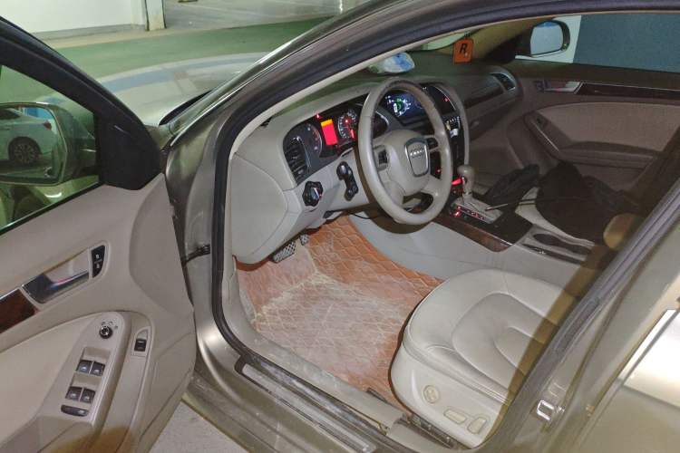 Used Audi A4L 2012 2.0 TFSI automatic standard version