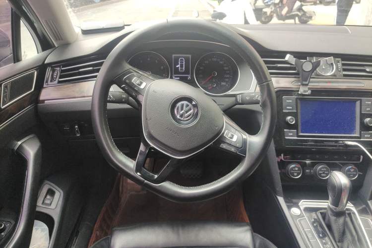 Used Volkswagen Magotan 2018 330TSI DSG Luxury Model Steering Wheel