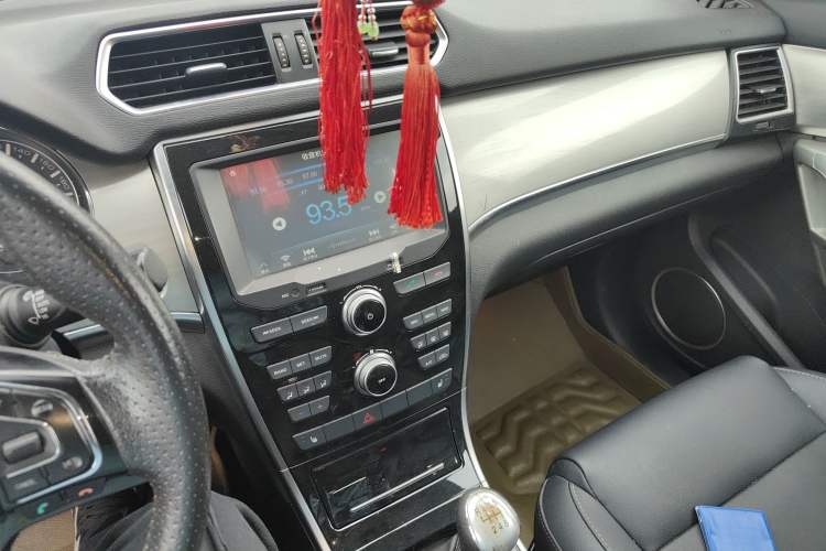 Used Haval H2 2014 1.5T Manual Two-Wheel Drive Elite Edition Audio And AC Panel