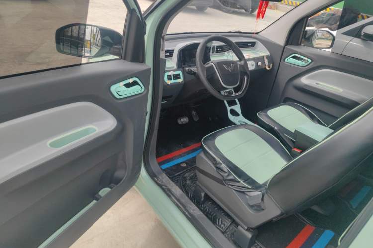 Used Wuling Hongguang MINIEV 2022 Macaron Premium Model – Lithium Iron Phosphate Driver Seat