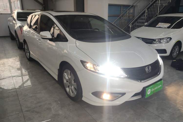 Used Honda Jade 2016 1.8L Automatic Comfort Elite Version 5 Seats Front Right 45 Deg