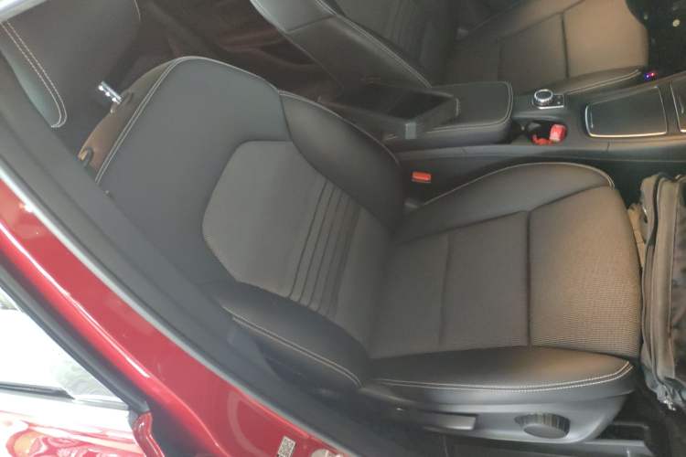Used Mercedes-Benz B-Class 2015 B 200 Sport Edition Right Front Seat