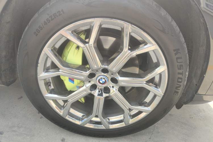 Used BMW X7 2020 xDrive40i Luxury Package with Leading Features Right Front Wheel Hub