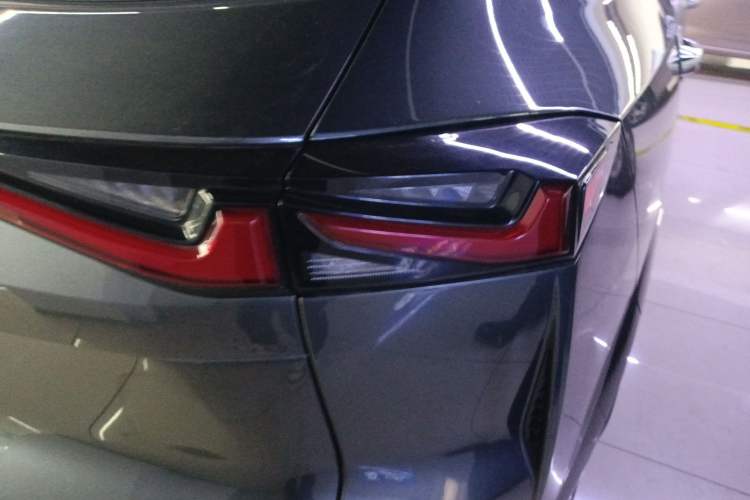 Used CHANGAN OSHAN Z6 2022 Blue Whale 1.5T DCT Smart Edition Right Rear Taillight