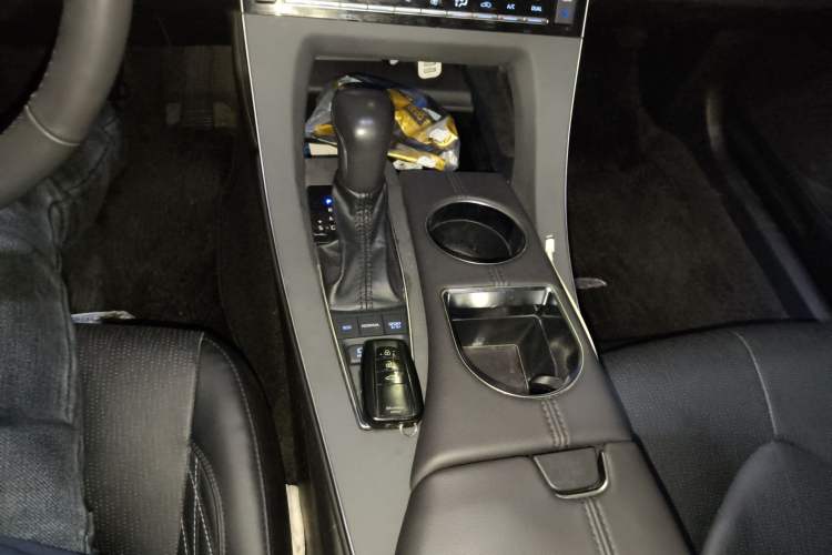 Used Toyota Avalon 2019 2.5L Touring Premium Version China VI Standard
