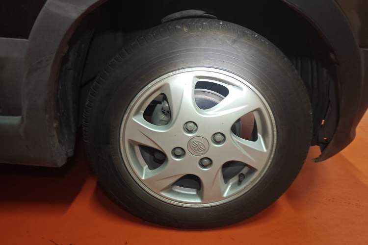 Used FAW Senya S80 2011 1.5L Manual 7-Seater Urban Elite Edition Right Front Wheel Hub