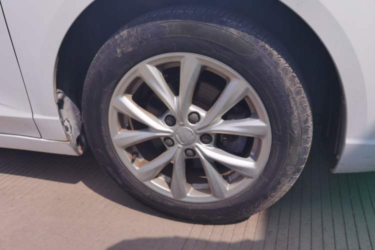 Used Roewe i5 2019 1.5L Automatic 4G Connected Langyue Edition Right Front Wheel Hub