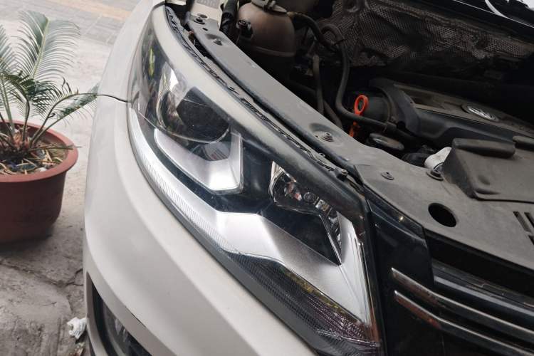 Used Volkswagen Tiguan 2013 1.8TSI Automatic Two-Wheel Drive Trend Edition Right Front Headlight