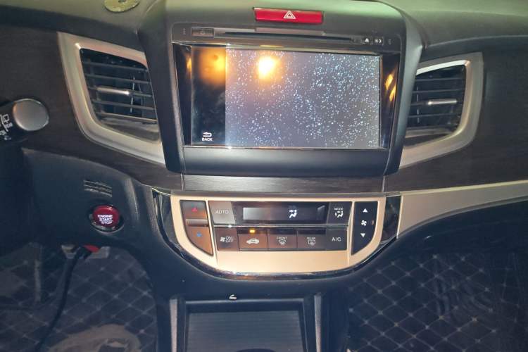 Used Honda Jade 2014 1.8L CVT Luxury Edition 5 seats Audio And AC Panel