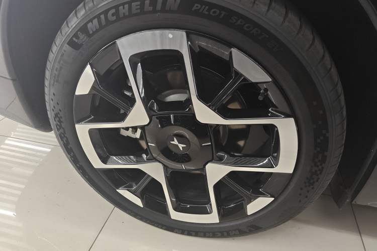 Used XPeng G7 2025 702 Max Right Rear Wheel Hub