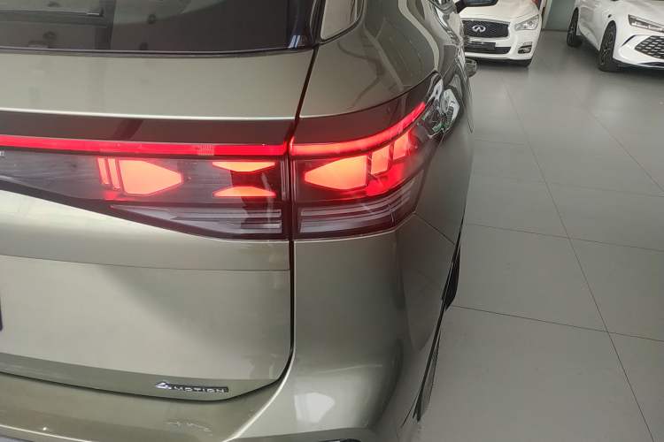 Used Volkswagen Tayron 2025 Tiguan L 380TSI 4Motion Luxury Easy Package Exterior 3