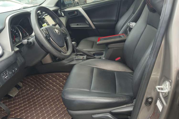 Used Toyota RAV4 2016 2.0L CVT Two-Wheel Drive Fashion Edition China V Standard Left Front Seat