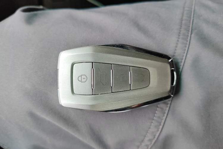 Used Farizon Super VAN 2025 Yucheng Action-Pak, Mid-Axle Mid-Roof 68kWh ZhiXin, 7-seater