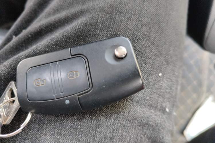 Used JMC Fushun 2023 2.0T Manual Short Wheelbase Mid-Height Passenger Version Business-Class 7-Seater (Non-Commercial) Vehicle Key