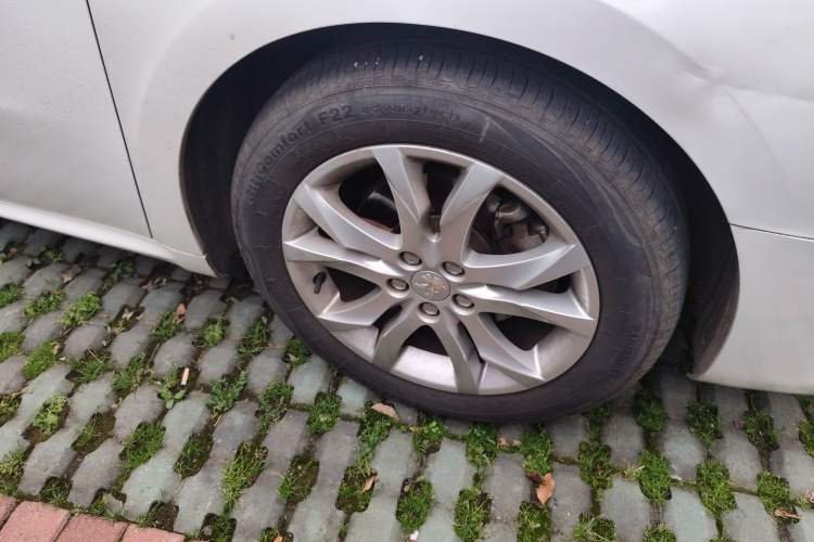 Used Peugeot 508 2015 1.6THP Automatic Prestige Edition Right Front Wheel Hub