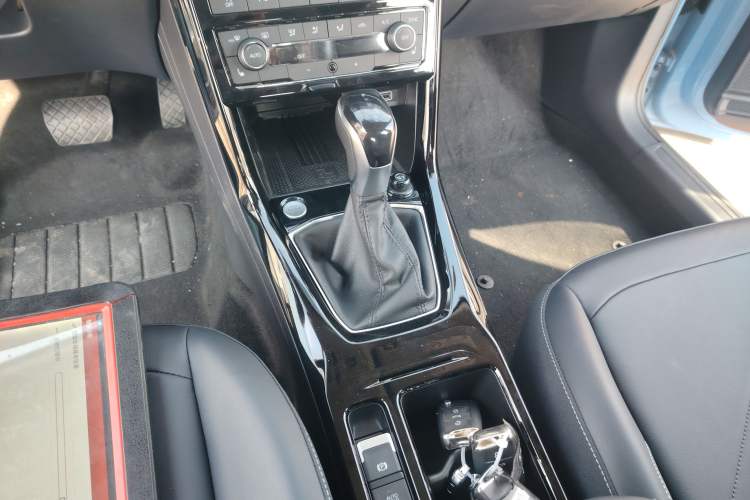 Used Volkswagen Tharu 2025 NewRui 300TSI Prestige Edition
