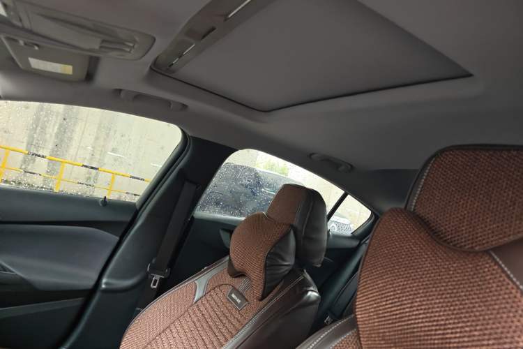 Used Chevrolet Cruze 2018 320 Automatic Pioneer Sunroof Edition Headliner