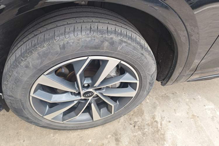 Used Audi Q5L 2023 40T Luxury Dynamic Model Left Front Wheel Hub