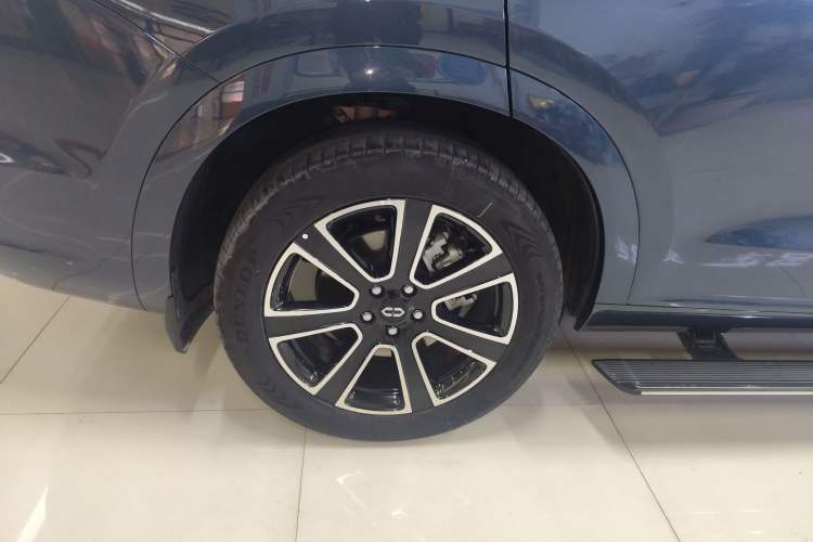 Used Hima AITO M7 2024 1.5T Intelligent Drive 4WD Ultra Version 5 Seats Right Rear Wheel Hub