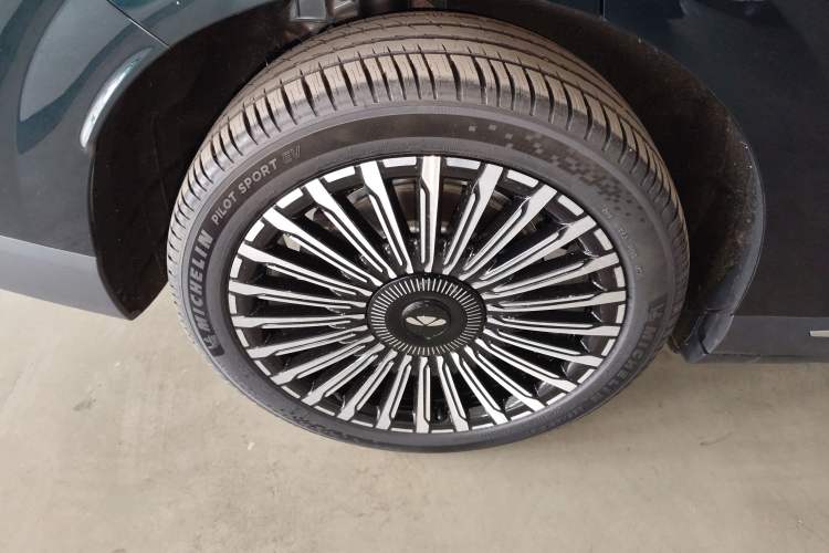 Used Chery T11 2026 Model 220 All-Wheel Drive Dual IMAX Theater Edition