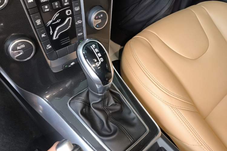 Used Volvo V40 2019 T3 Zhiyi Edition
