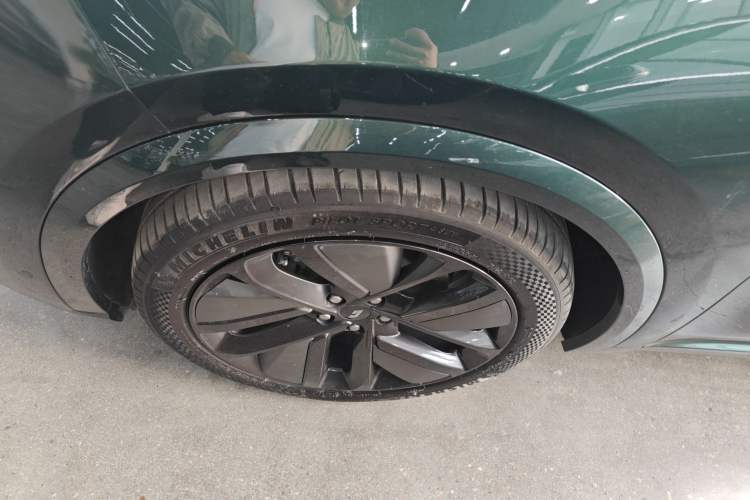 Used Li Auto L9 2022 Max model Left Front Wheel Hub