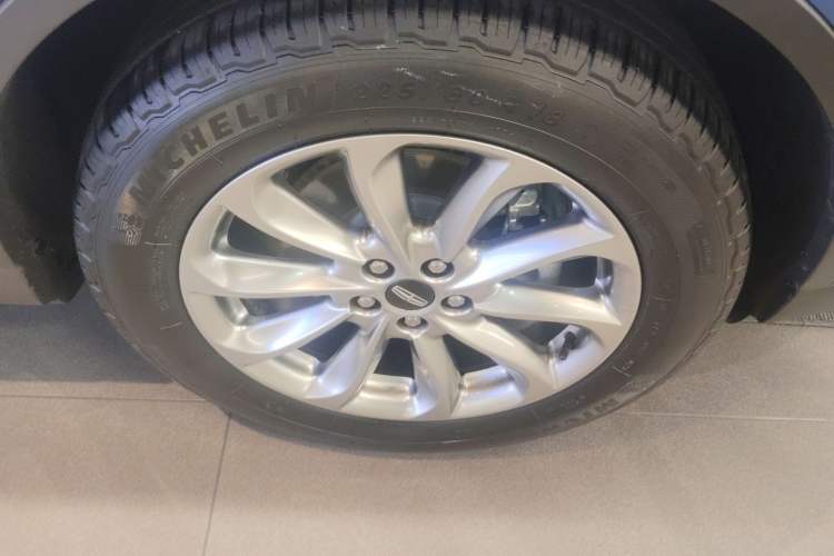 Used Lincoln Corsair 2020 2.0T Two-Wheel Drive Luxury Edition Right Front Wheel Hub