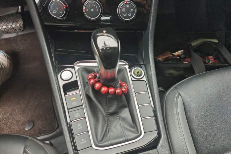 Used Volkswagen Sagitar 2021 280TSI DSG Comfort Connect Edition Gear Lever