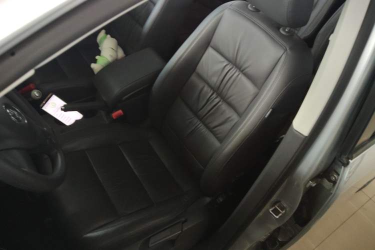 Used Volkswagen Touran 2015 1.4T DSG Comfort Edition 5 Seats Left Front Seat