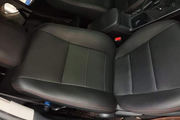 Used Toyota RAV4 2016 2.0L CVT Two-Wheel Drive Fashion Edition China V Standard
