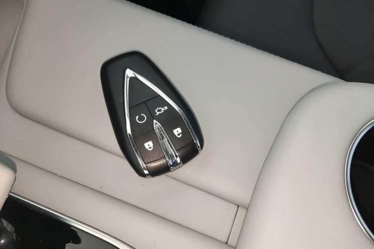 Used Changan UNI-Z New Energy 2024 Blue Whale Smart Electric iDD 125km Beyond Edition
