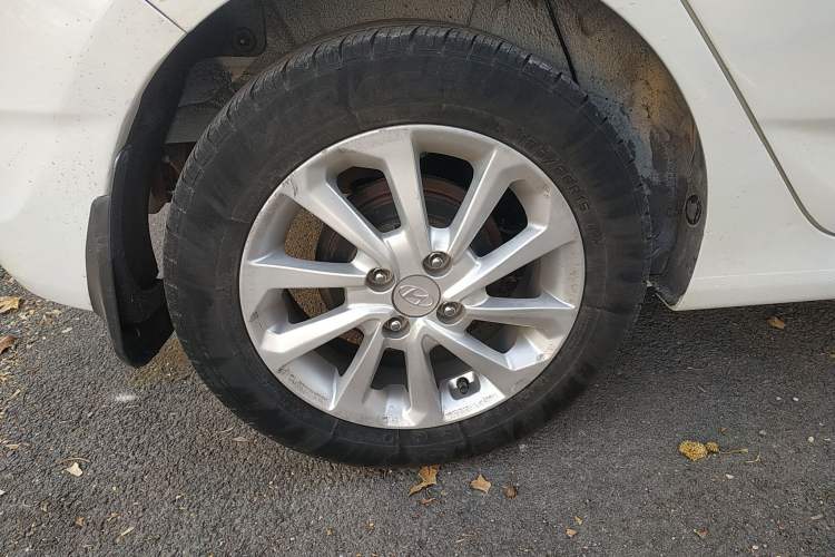 Used Hyundai Verna Ray 2016 1.4L Automatic Leading-Edge GLX Exterior 8