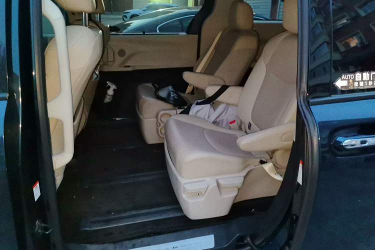 Used Toyota Granvia 2022 2.5L Hybrid Premium Edition Left Rear Seat