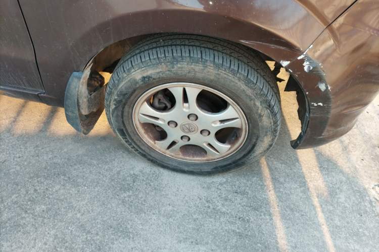 Used BAIC Weiwang M20 2014 1.5L practical type BJ415A Right Front Wheel Hub