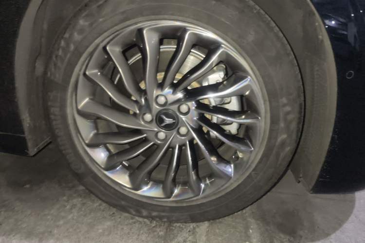 Used VOYAH Dream 2022 Low-Carbon Edition Dream+ Smart Enjoyment Package Right Front Wheel Hub