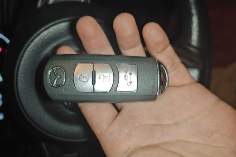 Used Mazda 3 Axela 2017 Sedan 1.5L Automatic Comfort Model Emission Standard China V Vehicle Key