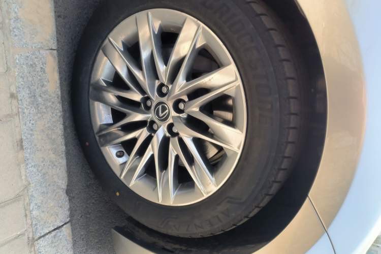 Used Lexus LS 2020 500h Luxury Edition China VI Standard Right Front Wheel Hub