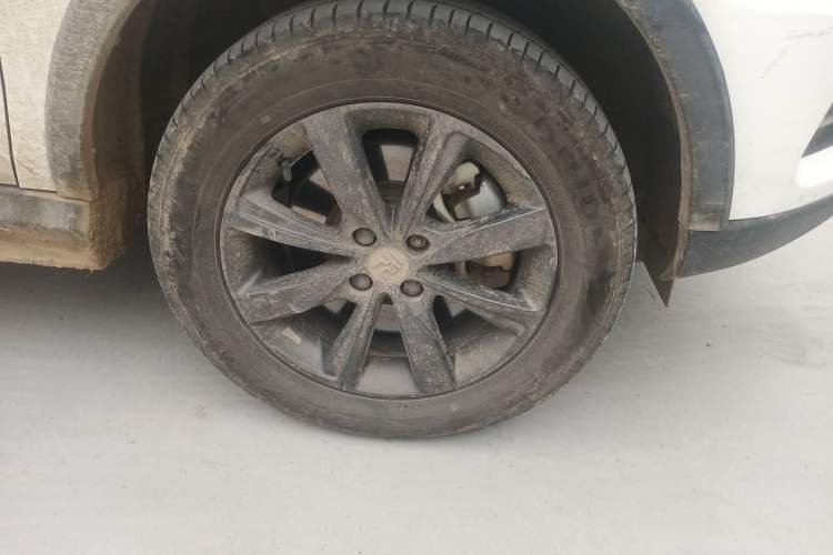 Used BYD Yuan New Energy 2018 EV360 Smart Connect Cool Edition Right Front Wheel Hub